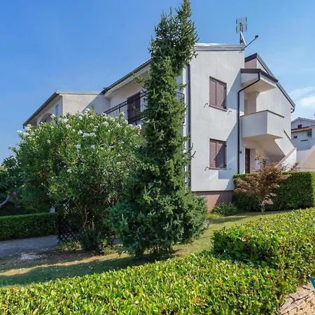 Soper - Location 300 M From The Sea Poreč