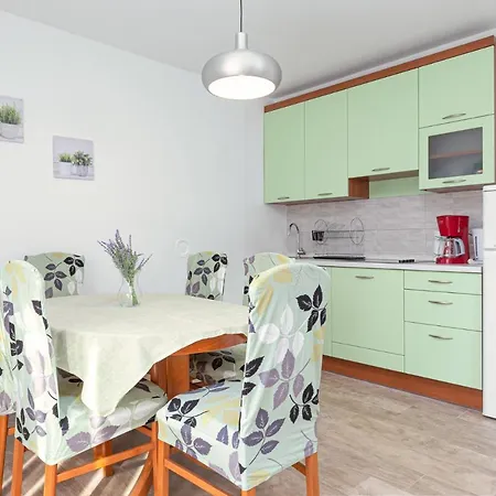 Soper - Location 300 M From The Sea Porec