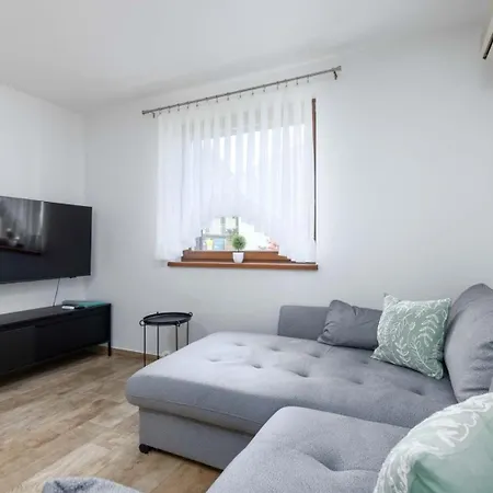 Apartament Soper - Location 300 M From The Sea Poreč